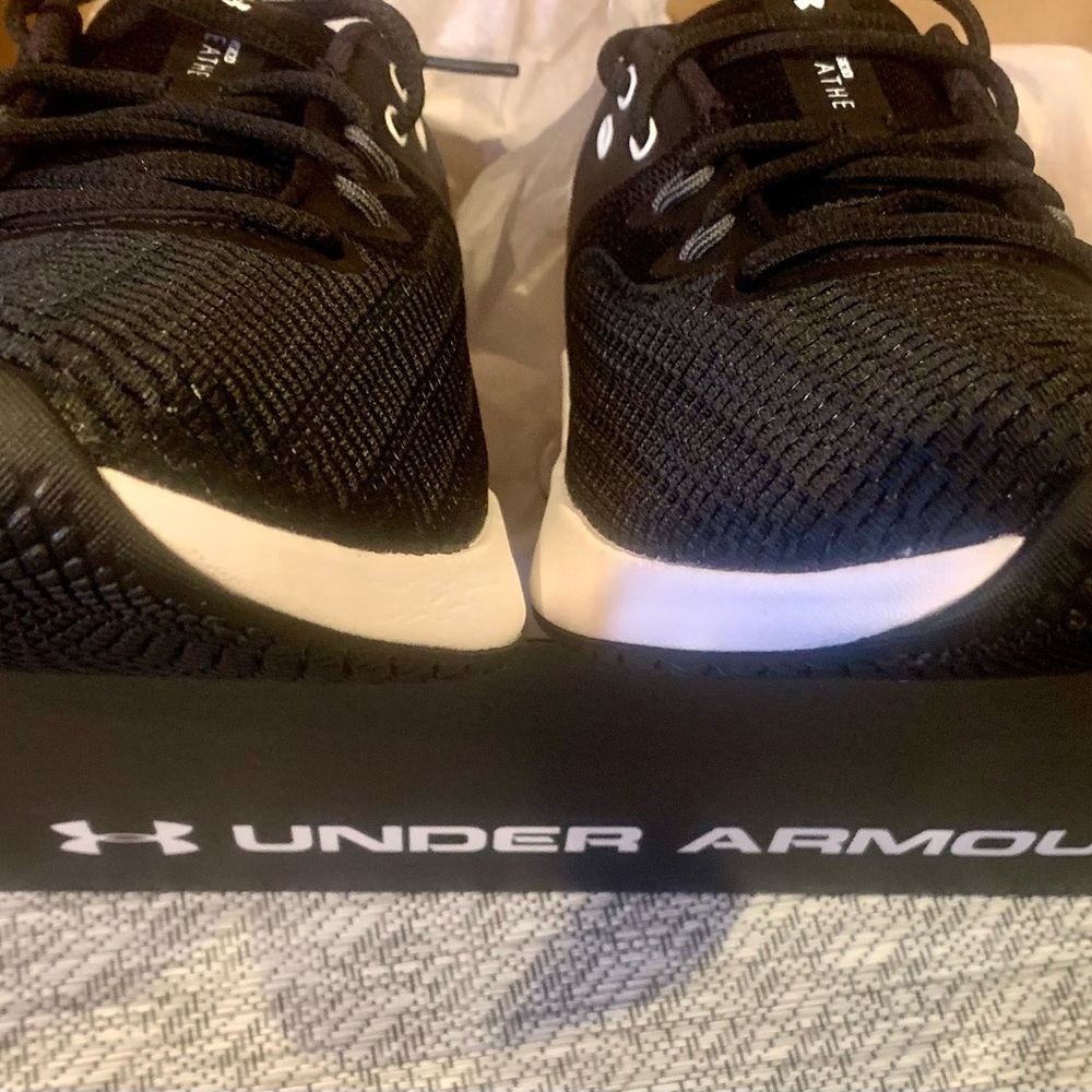 Under Armour Charged Breathe TR 3 Women's shoes, size 9.5 NWT, blk/white - Picture 13 of 16